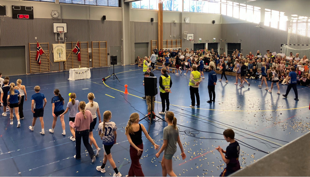 Finalelagene kommer inn på banen