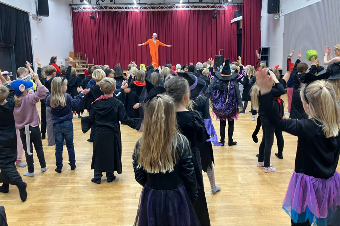 Foto: Vibecke Frøyland Dansing i kultursalen