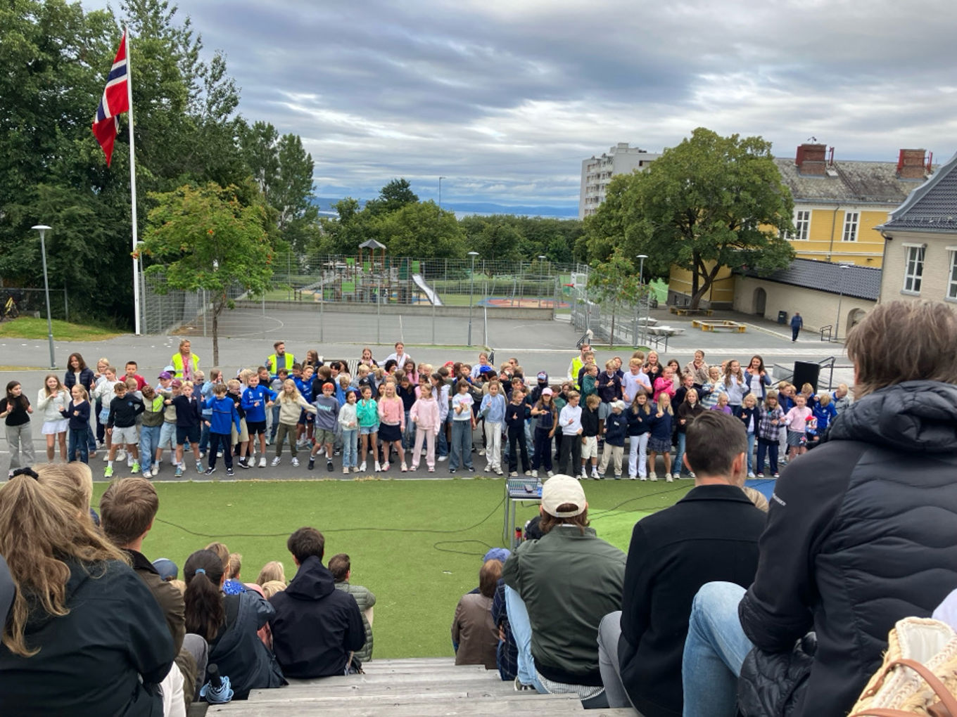 Foto: Vibecke Frøyland 6. trinn synger