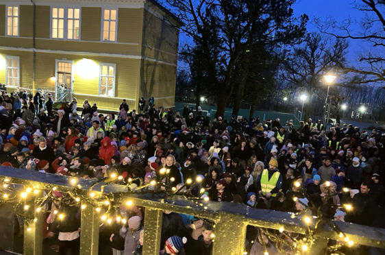 Samling i skolegården