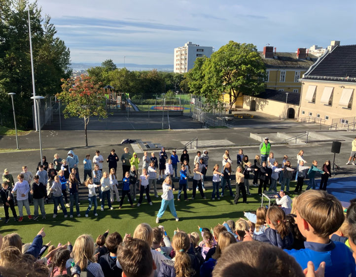 Dansing i skolegården