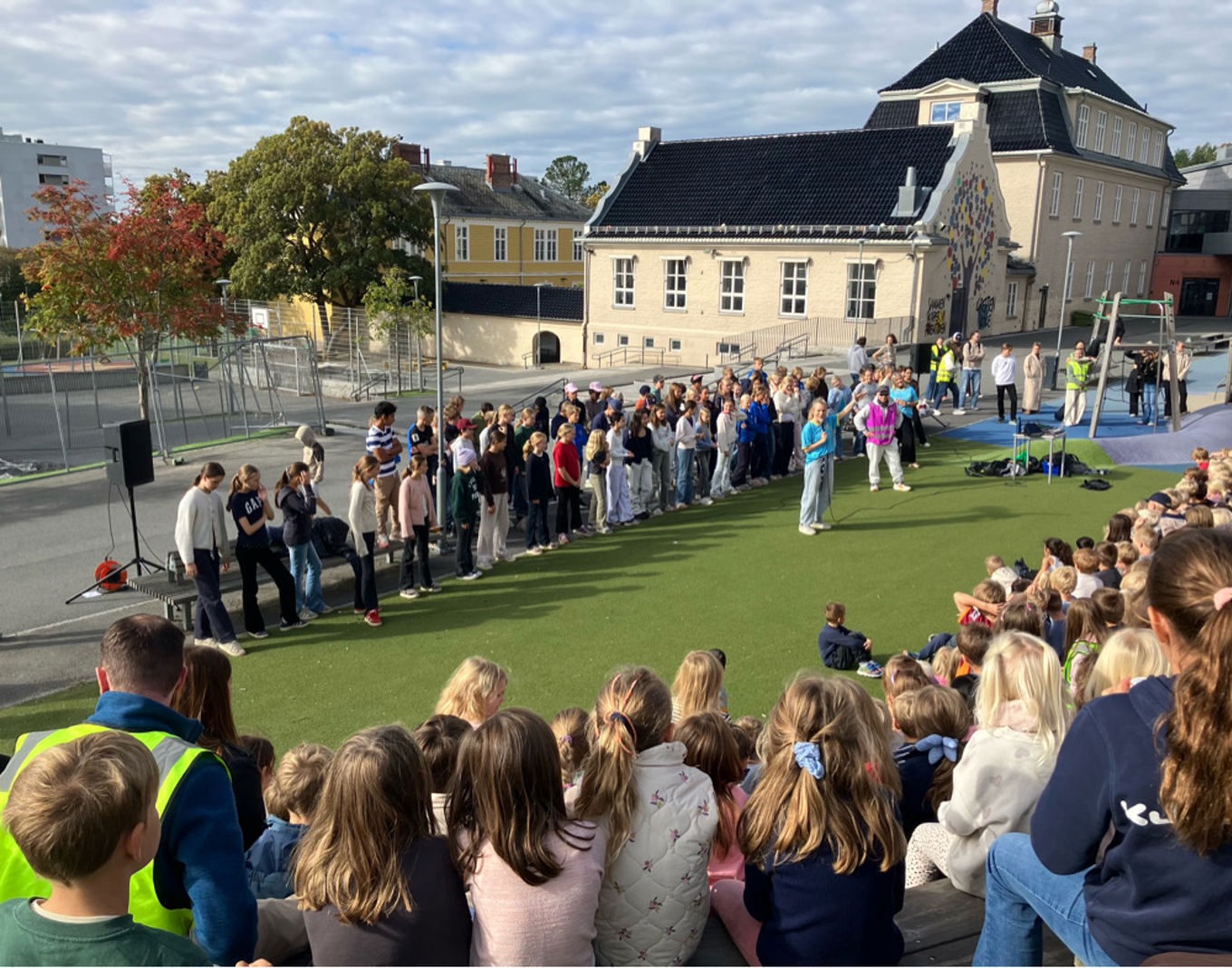 Elever som hører på Karoline fra BlimE!