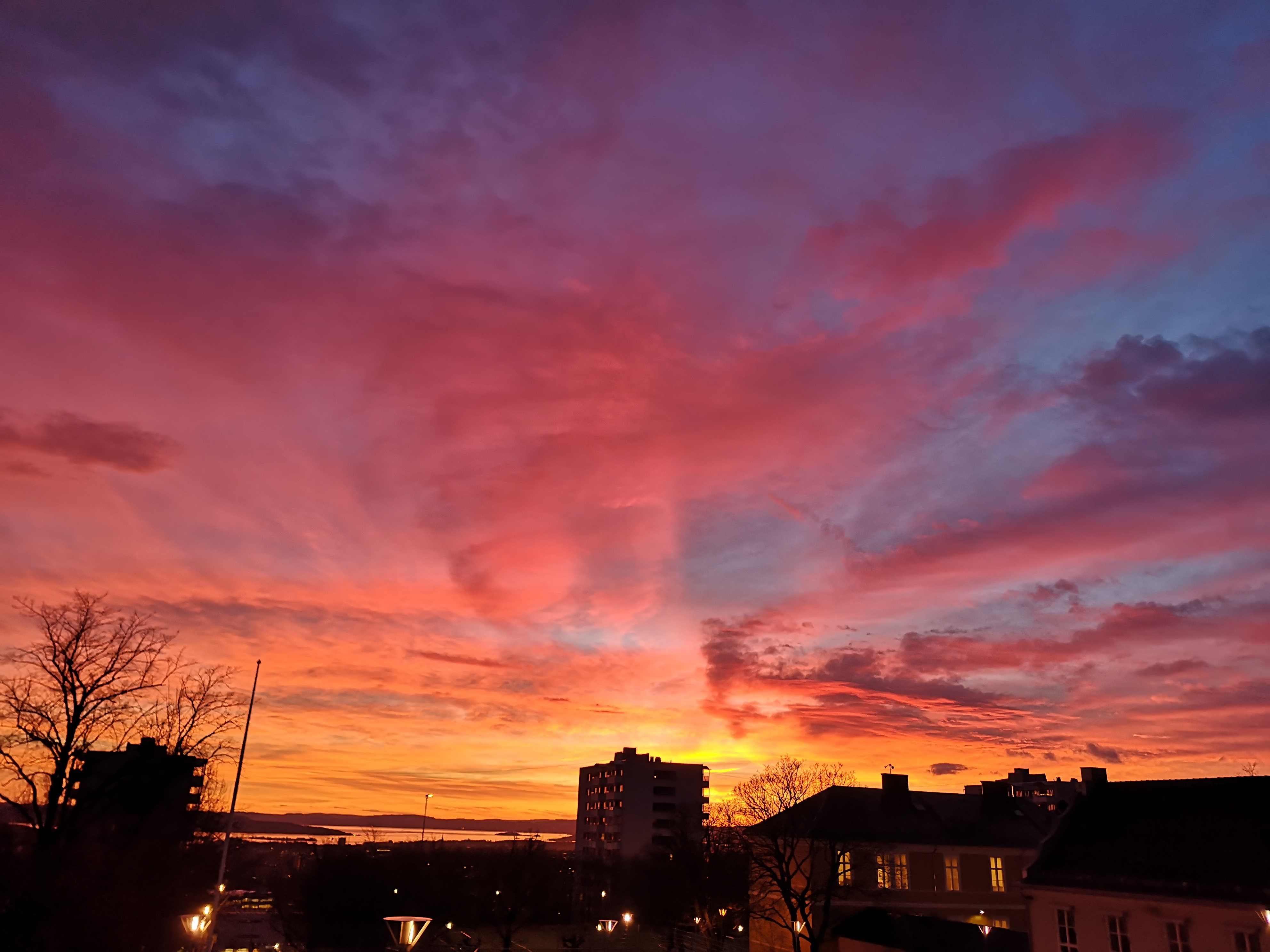 AAA Grefsen skole i solnedgang