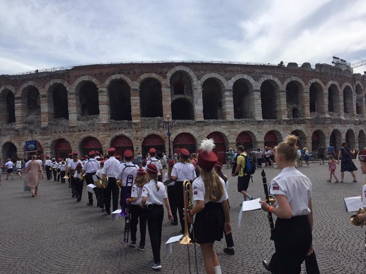 Korpset foran Colossseum